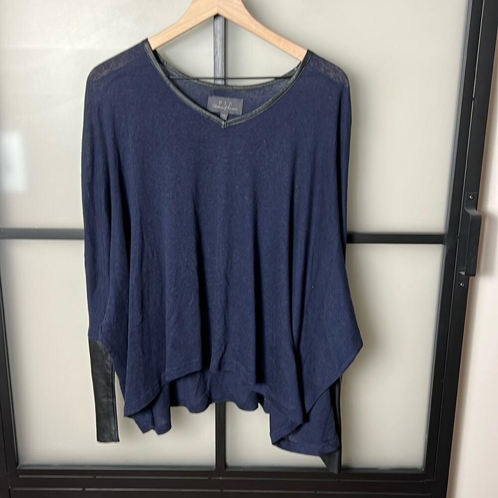PJK Patterson J. Kincaid Navy Top with Leather Trimmings Size Medium
